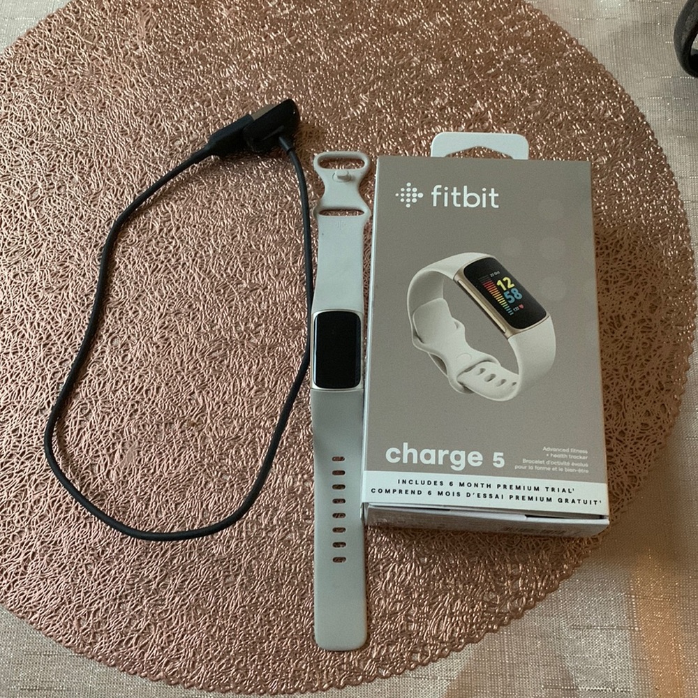 Fitbit charge 5 fitness tracker watch